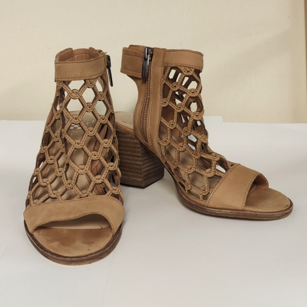 Vince Camuto sz 5.5 Lanaira Leather Stacked Heel Ankle Strap Sandal, tan